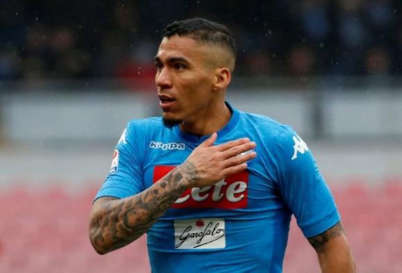 Napoli, ladri a casa di Allan dopo la rivolta