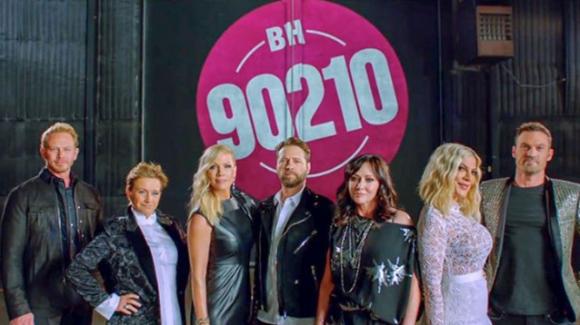 Beverly Hills 90210, cancellato il revival. Tori Spelling si sfoga: “Abbiamo fatto gli ascolti più alti”