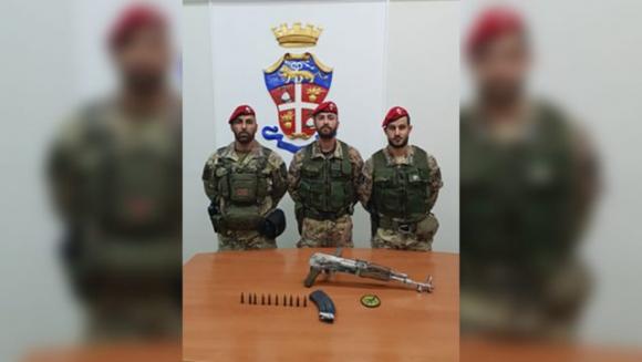 Catania, incidente tra auto e scooter finisce in una sparatoria con Kalashnikov