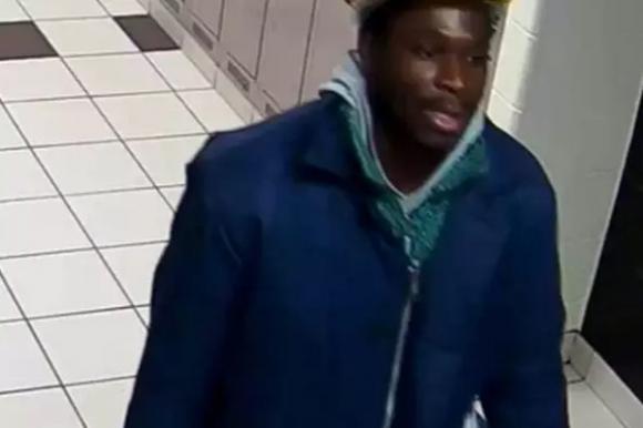 Il lanciatore di feci seriale sorridente che sta terrorizzando Toronto