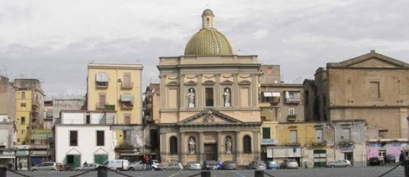 Napoli: su Street View compare un parcheggiatore abusivo
