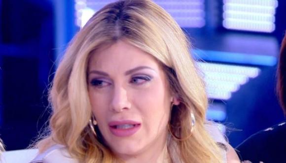 Domenica Live, Paola Caruso scoppia in lacrime: “Moreno mi filmava di nascosto”