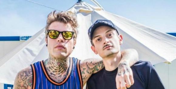 Fedez in tribunale per una lite con il vicino di casa: a difenderlo c’è “l’ex amico” Rovazzi