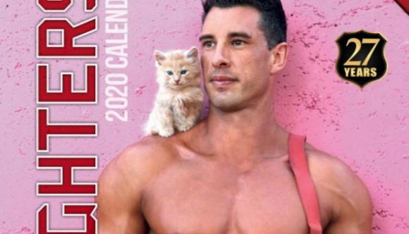 Quest’anno nel calendario dei pompieri australiani ci sono anche i gattini