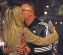 Gigi D’Alessio e Diletta Leotta a cena insieme. Fotografato anche un bacio fuori dal locale