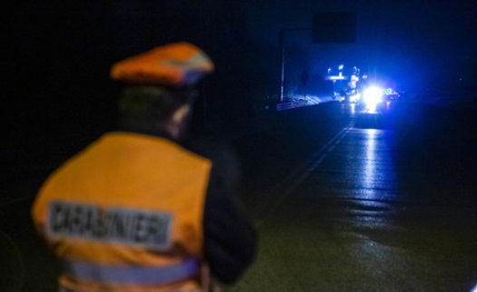 Vede un incidente e chiama i carabinieri, ma era ubriaco e lo aveva causato lui