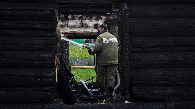 Russia, comandante dei pompieri dà fuoco a 6 case. “Volevo vedere se i miei uomini erano pronti”