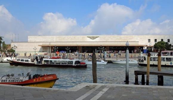 Venezia: mamma scende a fumare e il treno riparte coi figli a bordo