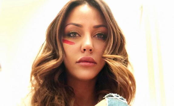 Selvaggia Roma sommersa dalle polemiche dopo la frase sui bambini africani