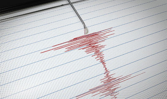 Paura in Campania, quattro scosse di terremoto in poche ore: scuole evacuate
