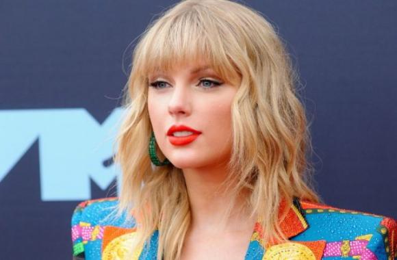 Justin Bieber dà della bugiarda a Taylor Swift: ecco cosa sta succedendo tra i due