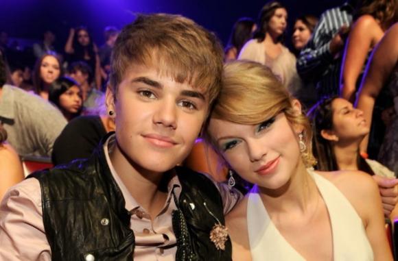 Justin Bieber dà della bugiarda a Taylor Swift: ecco cosa sta succedendo tra i due