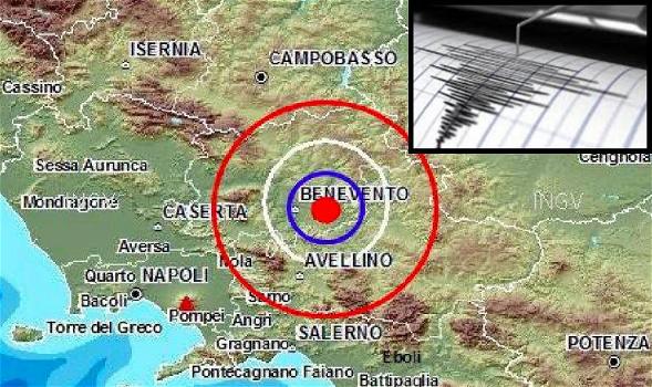 Paura in Campania, quattro scosse di terremoto in poche ore: scuole evacuate