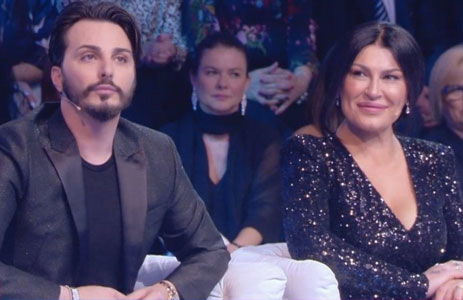 Il neomelodico Tony Colombo ancora nei guai: i vigili urbani interrompono il suo concerto