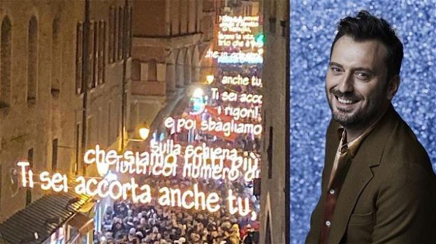 Cesare Cremonini inaugura le luminarie nella sua Bologna