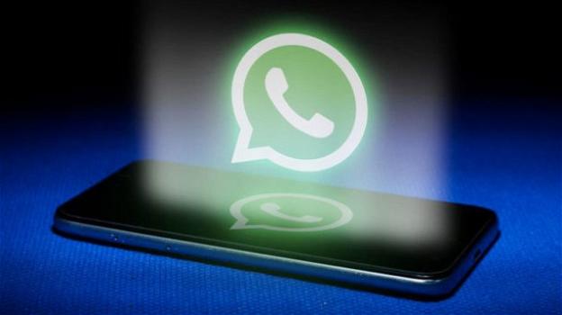 WhatsApp: in test la dark mode collegata al risparmio energetico
