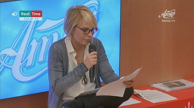 Amici, Maria De Filippi e la lezione sul web