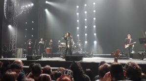 Bari: Elisa svela i segreti dei suoi “Diari Aperti” sul palco del Palaflorio
