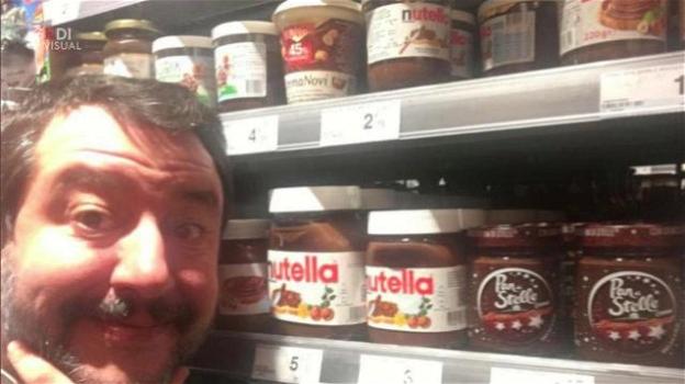 Matteo Salvini cambia idea e per addolcire la giornata mangia pane e Nutella