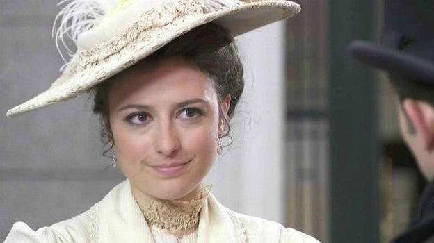 Una Vita, anticipazioni 11 dicembre 2019: Lucia chiede un prestito per aiutare gli sfollati