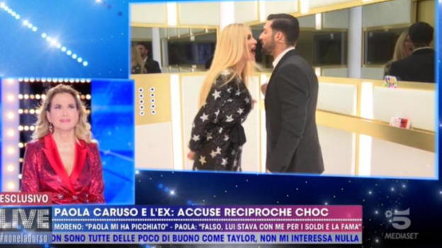 Live – Non è la D’Urso, lo scontro tra Moreno Merlo e Paola Caruso finisce male: "Non sfruttare tuo figlio e proteggilo"