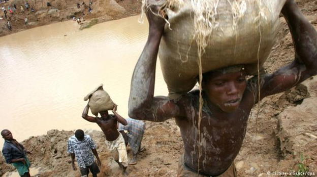 Dopo lo sfruttamento dei minori nelle miniere in Congo, le famiglie chiedono giustizia