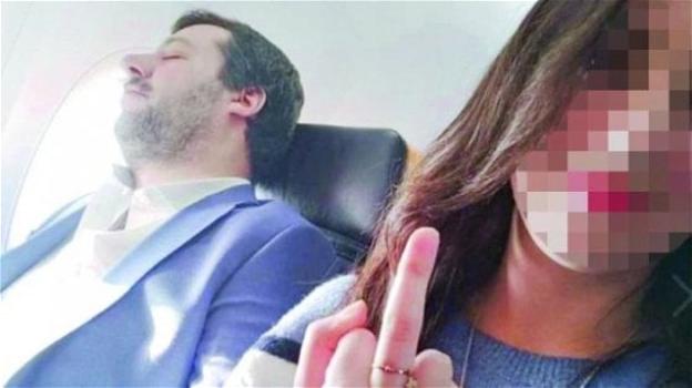 La ragazza del dito medio a Matteo Salvini rivela di non aver commesso quel gestaccio nei confronti del leghista