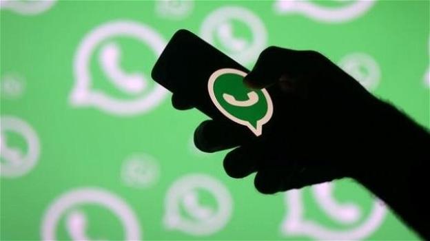 WhatsApp: novità sui messaggi autocancellanti, dark mode e alert truffa
