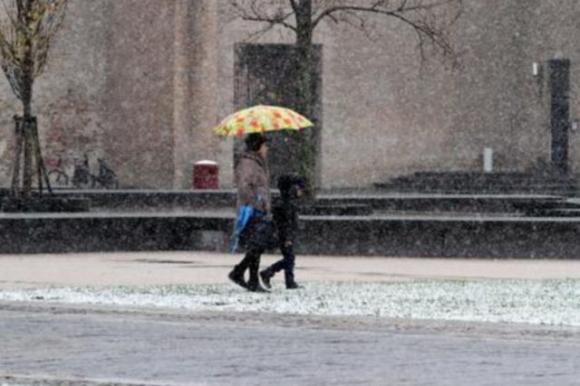 Meteo, in arrivo quattro giorni di severo maltempo: venti forti, pioggia e nevicate copiose. Ma a Natale cambia tutto
