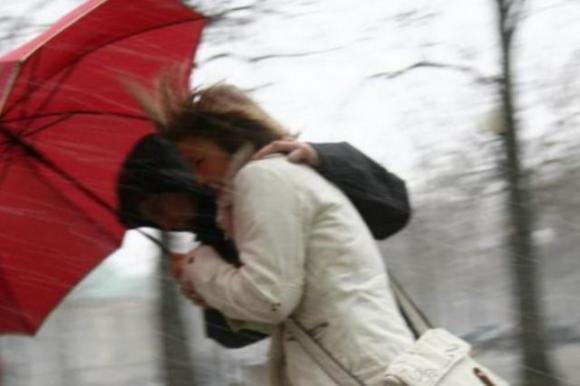 Meteo, in arrivo quattro giorni di severo maltempo: venti forti, pioggia e nevicate copiose. Ma a Natale cambia tutto