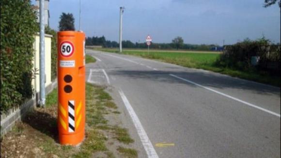 Clona la targa della ex moglie e sfreccia davanti agli autovelox