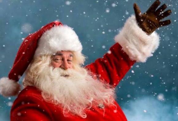 Rapina una banca e lancia i soldi ai passanti urlando: “Buon Natale!”