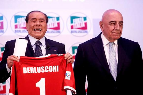 Berlusconi ai tifosi del Monza a fine partita: “Vi saluto che devo andare a put***e”