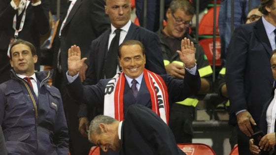 Berlusconi ai tifosi del Monza a fine partita: “Vi saluto che devo andare a put***e”