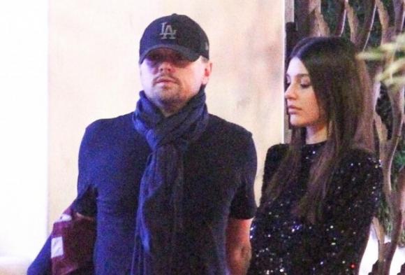 “23 anni di differenza? Nessun problema”: parla la fidanzata di Leonardo DiCaprio. Ecco chi è
