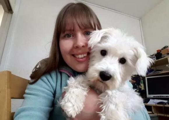 Questa ragazza è riuscita nell’impresa di mettere i suoi 17 animali in posa per una foto