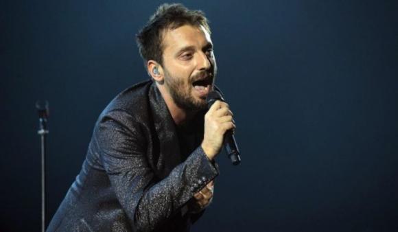 Cesare Cremonini sommerso dalle polemiche a causa di una canzone: il testo incriminato