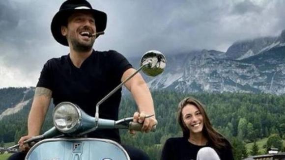 Cesare Cremonini sommerso dalle polemiche a causa di una canzone: il testo incriminato