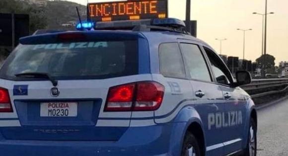 Incidente blocca la strada, anziano urla agli agenti “fatemi passare ho bevuto”. Patente ritirata