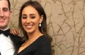 Testimone e fratello dello sposo picchia la sposa alla festa di matrimonio: lei chiede il divorzio