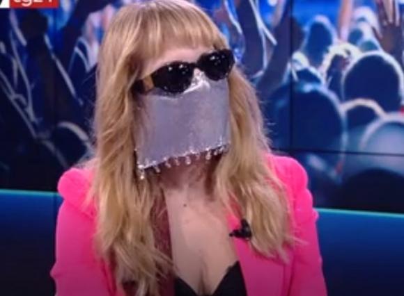 Myss Keta rivela: “Questo è il motivo per cui indosso la maschera”