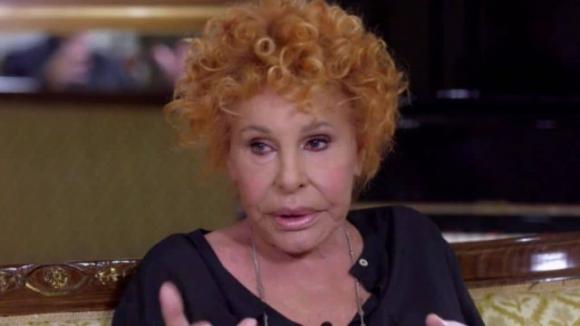 Ornella Vanoni: “Mi faccio una canna prima di dormire da 55 anni, me la rolla la badante”
