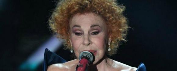 Ornella Vanoni: “Mi faccio una canna prima di dormire da 55 anni, me la rolla la badante”
