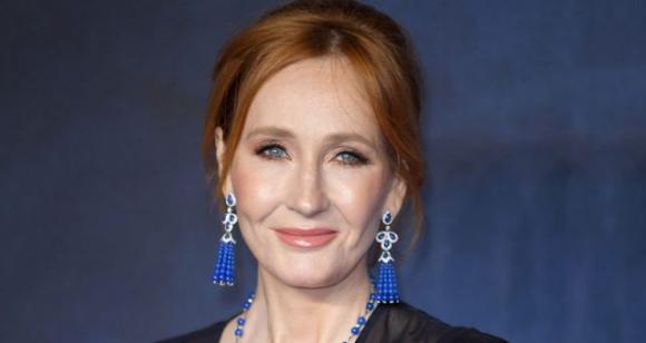 JK Rowling è transfobica? L’autrice di Harry Potter sommersa dalle polemiche dopo un tweet