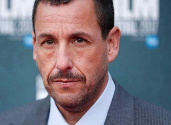 Adam Sandler e il piccolo Julian si incontrano dopo 20 anni dal film Big Daddy: ecco come sono oggi