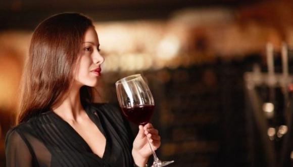 Il vino uccide i germi responsabili del mal di gola e della placca dentale, lo dice uno studio