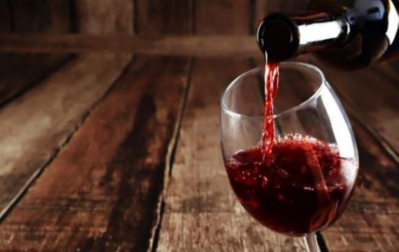 Il vino uccide i germi responsabili del mal di gola e della placca dentale, lo dice uno studio