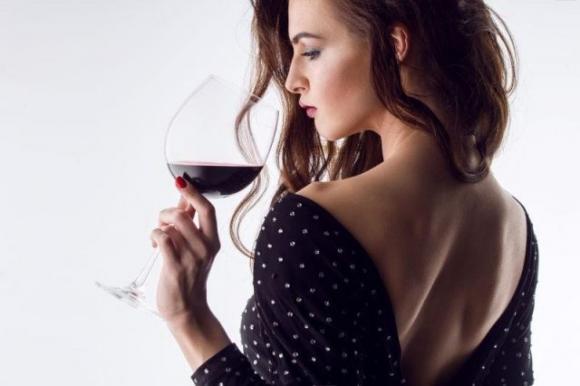 Il vino uccide i germi responsabili del mal di gola e della placca dentale, lo dice uno studio