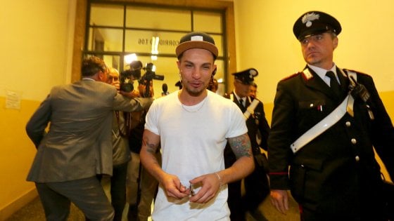 Marco Carta e il furto alla Rinascente, l’amica Fabiana svolgerà un anno di lavori sociali