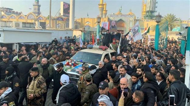 La salma di Soleimani torna in Iran e viene accolta da una numerosa folla in più località dello Stato